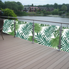 Glazen balkon met balkonsticker op maat in jungle-bladerenprint voor privacy zonder boren