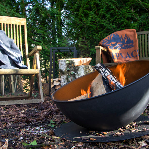 Vuurschaal schuin op schijf zwart